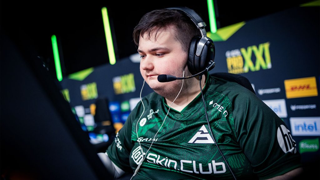 Esports player focused on gaming screen during Counter-Strike match at tournament