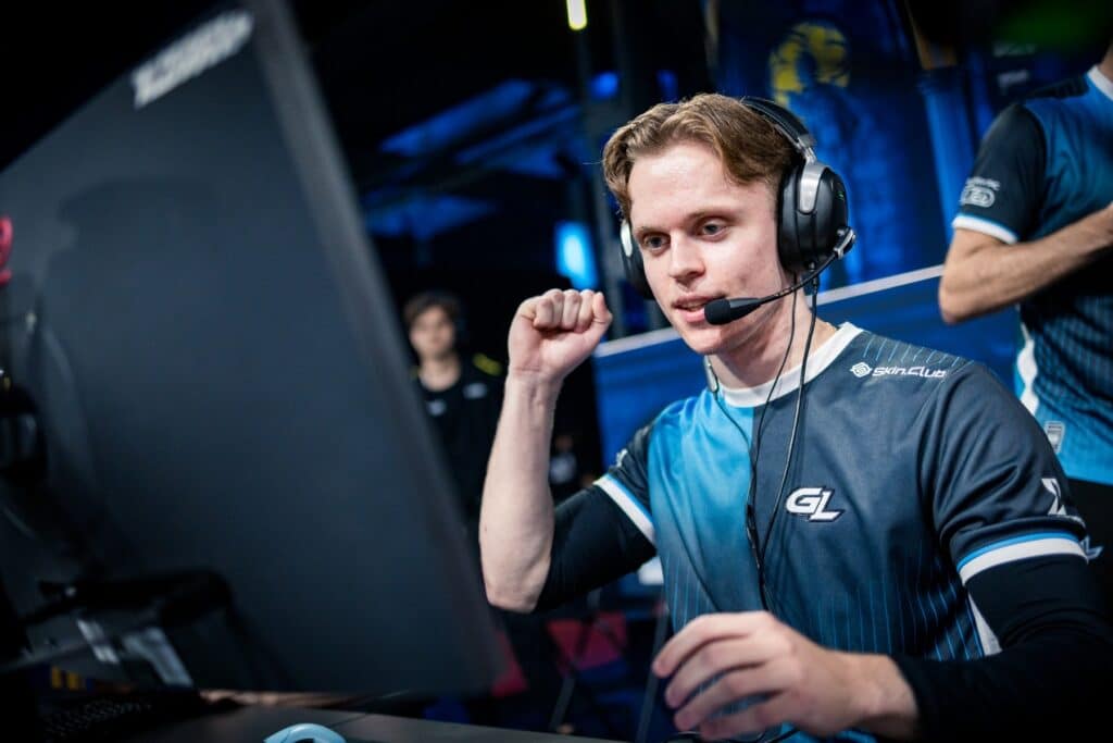Esports player intensely focused on a gaming monitor during a Counter-Strike tournament